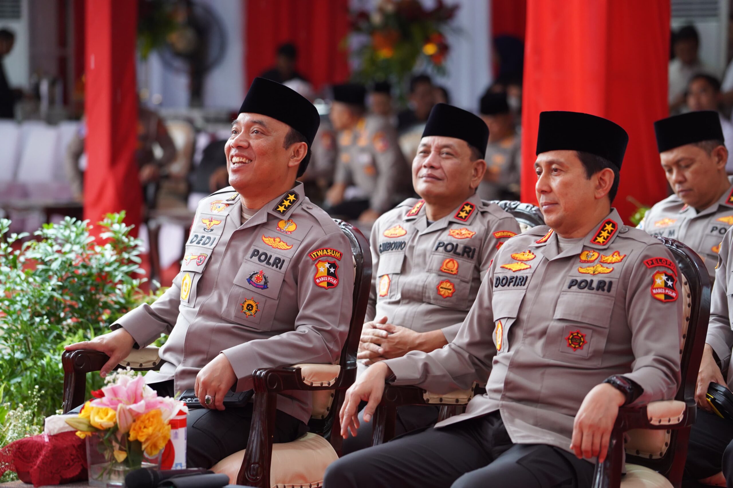 Paket Sembako Gratis untuk Ojek Online dalam Bazar Ramadan Polri