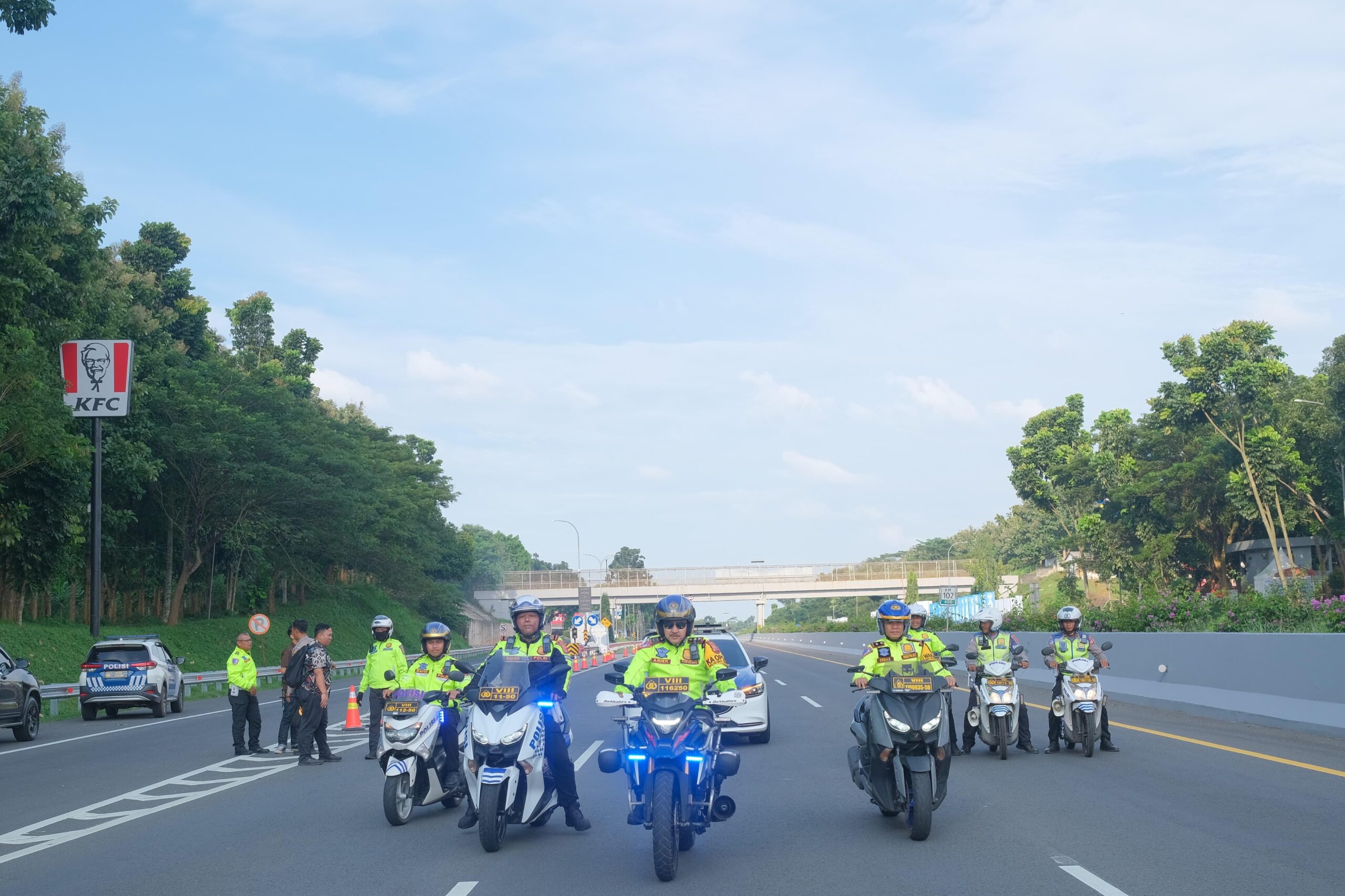 POLRES SUBANG PANTAU PELAKSANAAN ONE WAY DI TOL CIPALI, SITUASI LANCAR DAN KONDUSIF