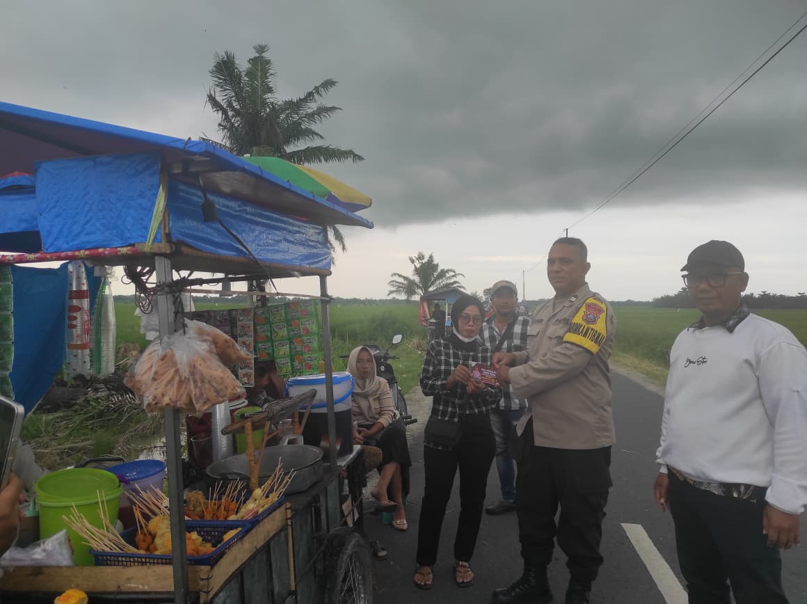 Bhabinkamtibmas Polsek Kota Kisaran Himbau Warga Gunakan Layanan Call Center 110