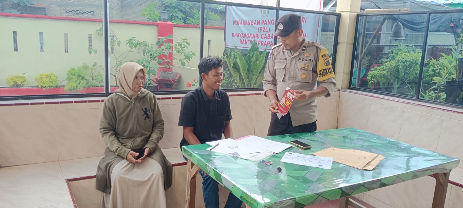 Bhabinkamtibmas Polsek Prapat Janji Sosialisasikan Layanan Call Center 110 Polres Asahan